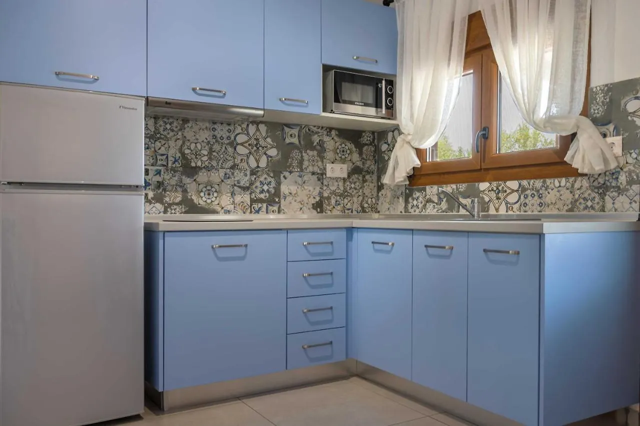 Komitsa Luxury Apartments Nea Roda