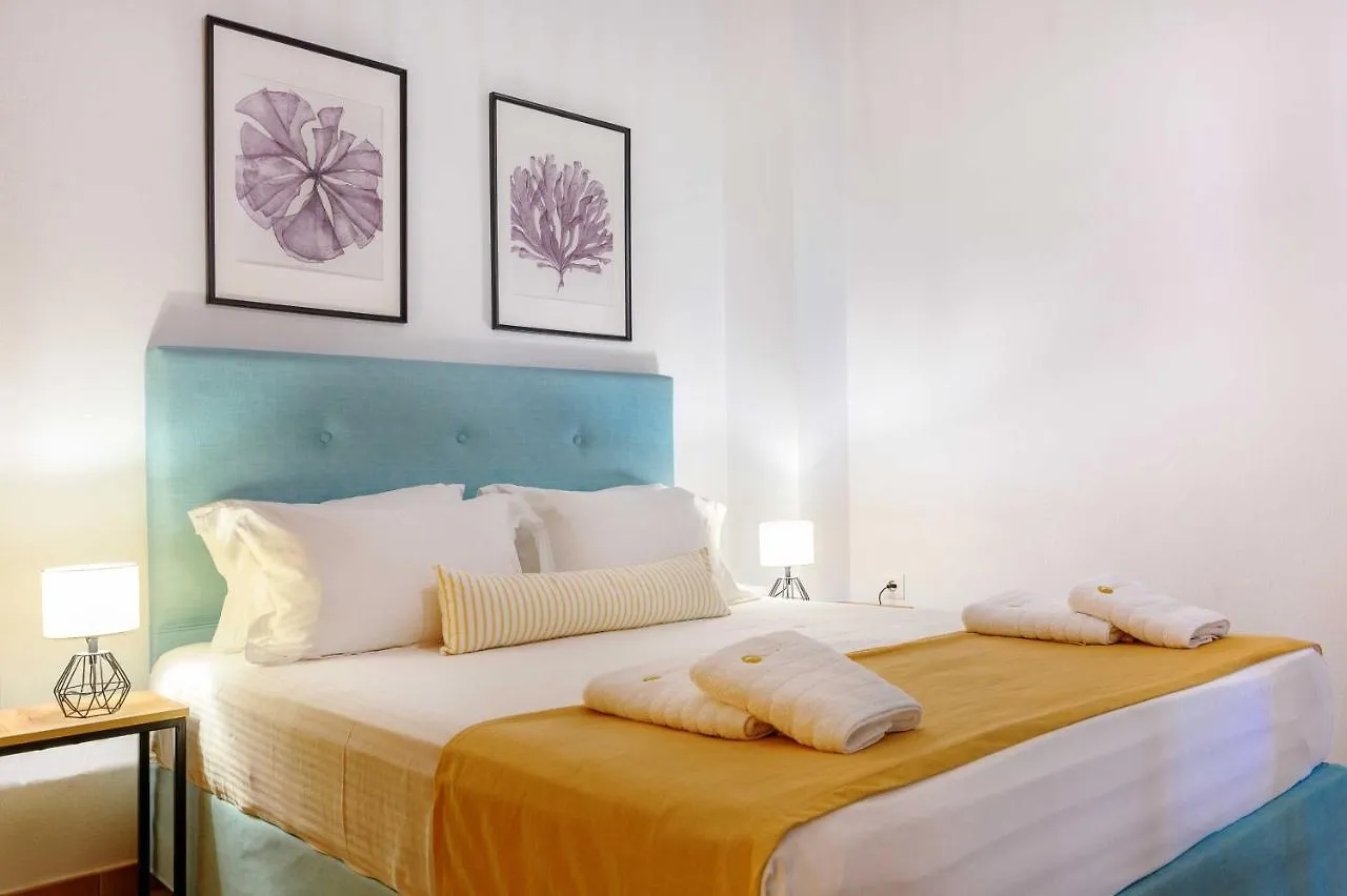 Komitsa Luxury Apartments Nea Roda
