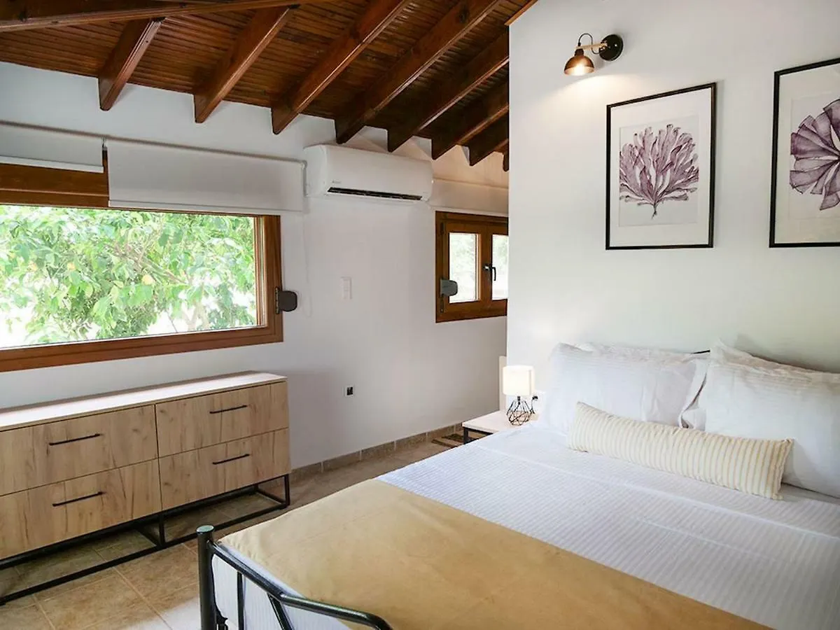 Aparthotel Komitsa Luxury Apartments Nea Roda