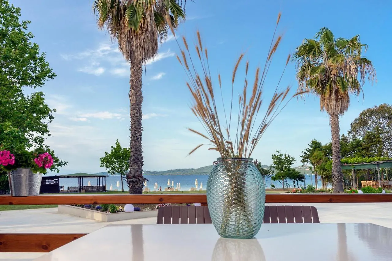 Komitsa Luxury Apartments ネア・ローダ