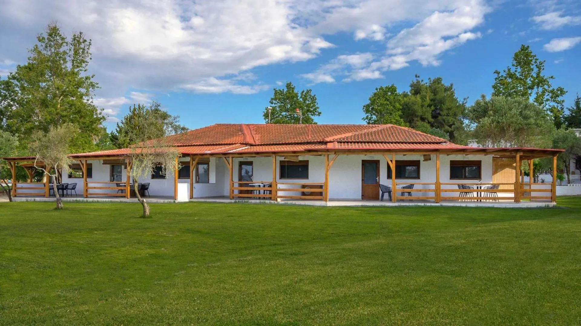 Ξενοδοχείο με διαμερίσματα Komitsa Luxury Apartments Νέα Ρόδα