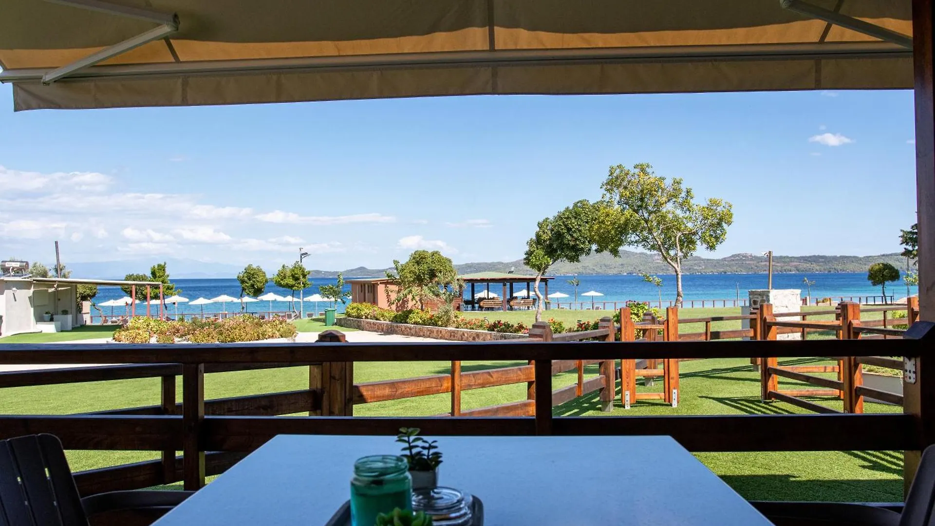 ** Ξενοδοχείο με διαμερίσματα Komitsa Luxury Apartments Νέα Ρόδα Ελλάδα