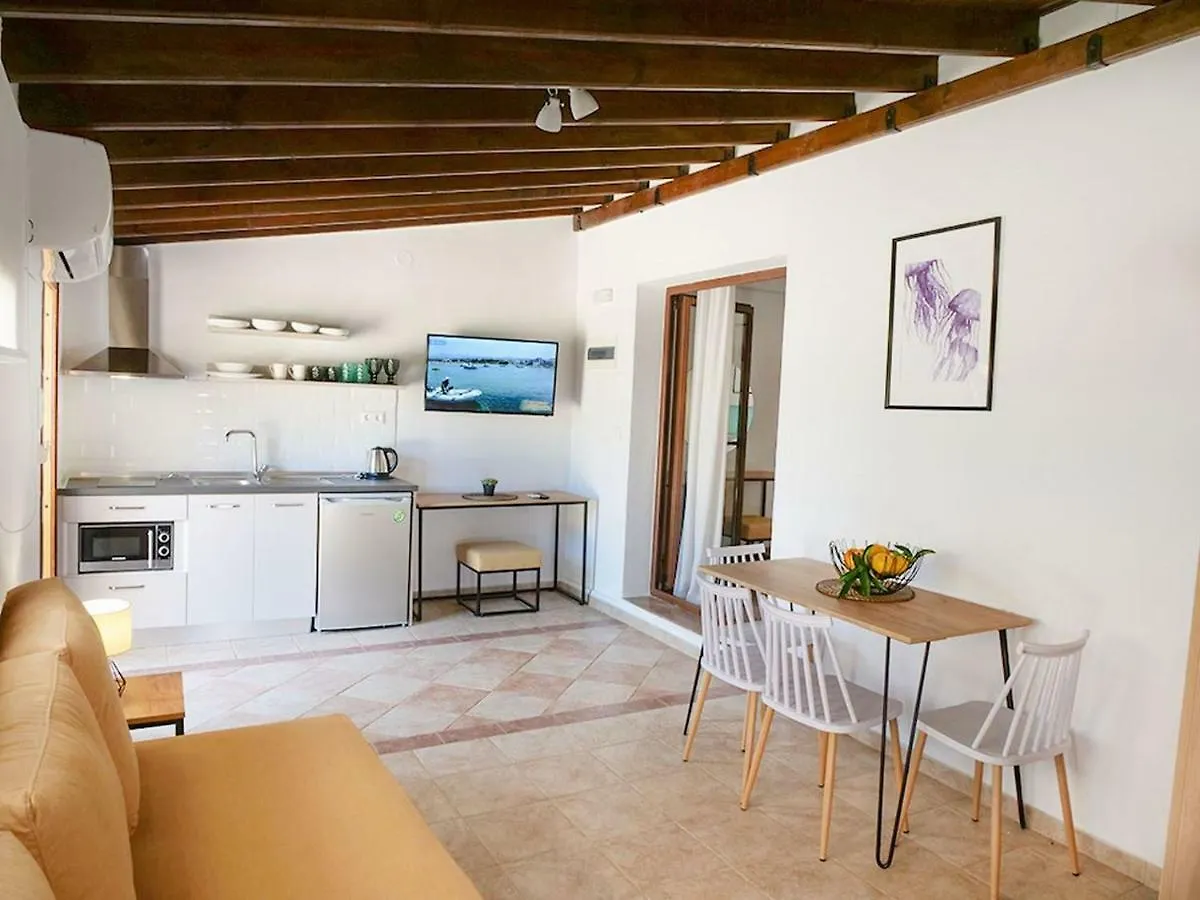Komitsa Luxury Apartments Νέα Ρόδα Ξενοδοχείο με διαμερίσματα